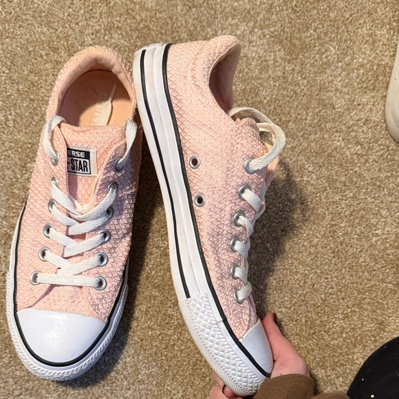 Converse women’s Pink Sneakers - Picture 5 of 8